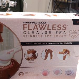 Flawless cleansing spa brush